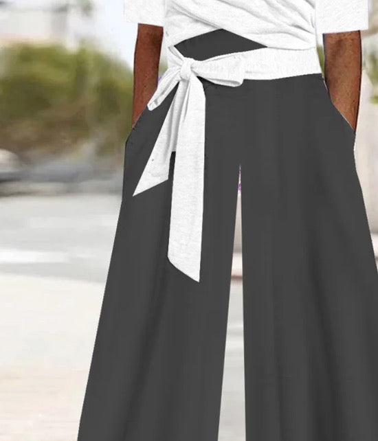 Black and White V-Neck Side Pocket Jumpsuit